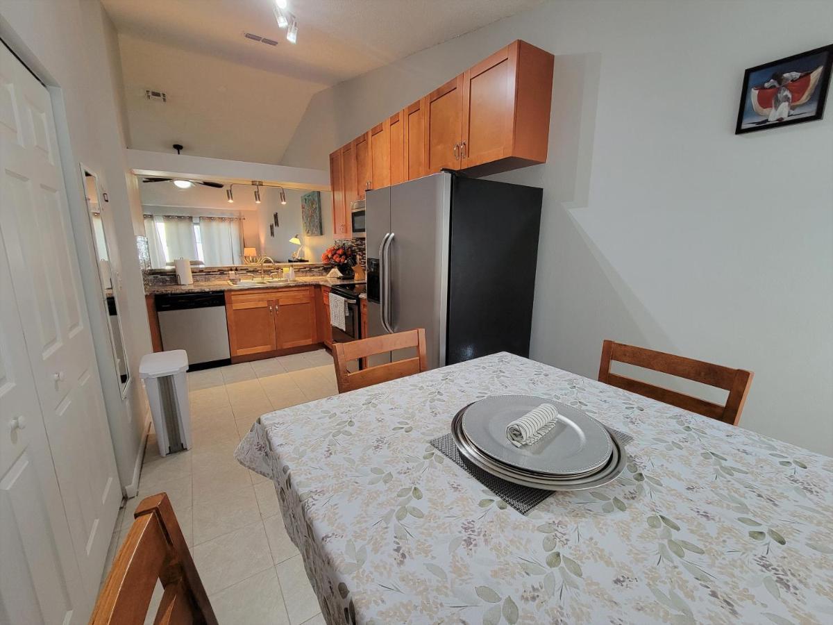 Beautiful Townhouse Easy Access To Everything. Clearwater Eksteriør billede