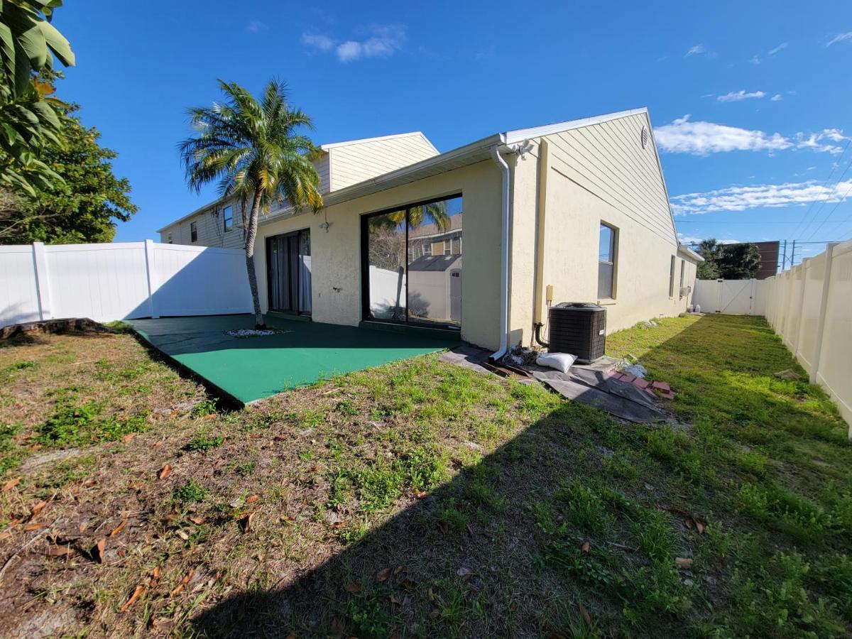 Beautiful Townhouse Easy Access To Everything. Clearwater Eksteriør billede